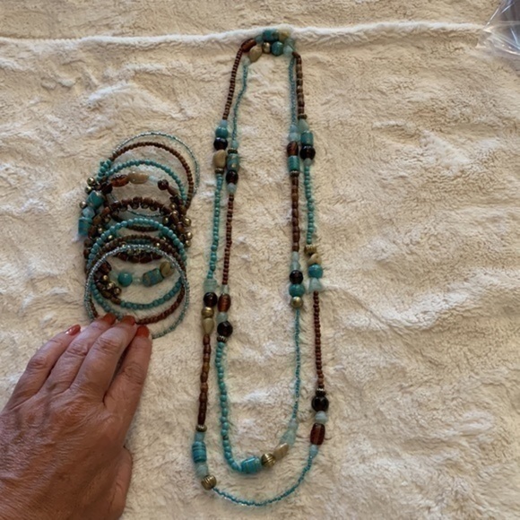Turquoise and wood bangled bracelet with charms and matching necklace - Picture 4 of 8